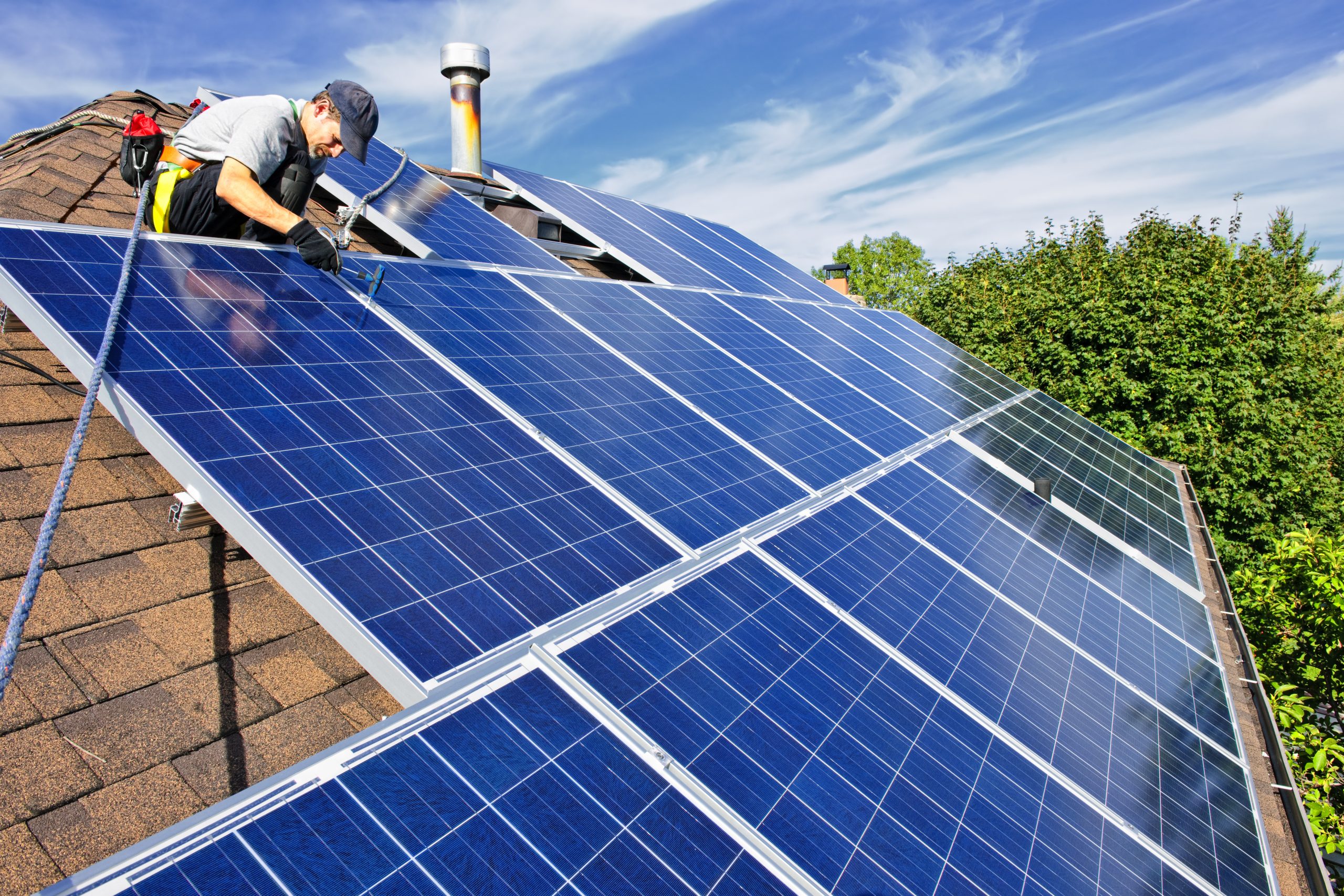 Çatı güneş enerjisi sistemi - Yapısev Enerji konut ve işyeri çatısına monte edilmiş güneş panelleri ile enerji üretimi